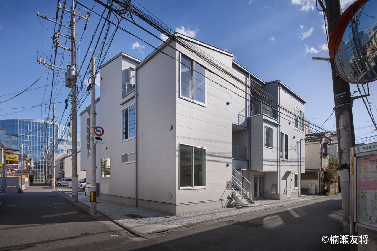 COLLAGE HOUSE