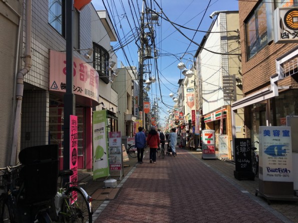 商店街が繫ぐ二つの路線